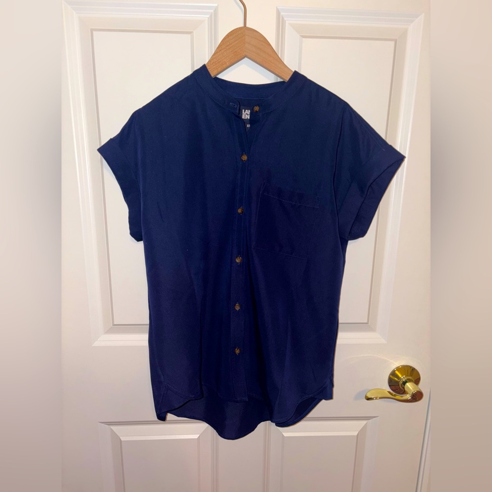 Lands’ End XS/P Short Sleeve Button Up Women’s Shirt in Navy